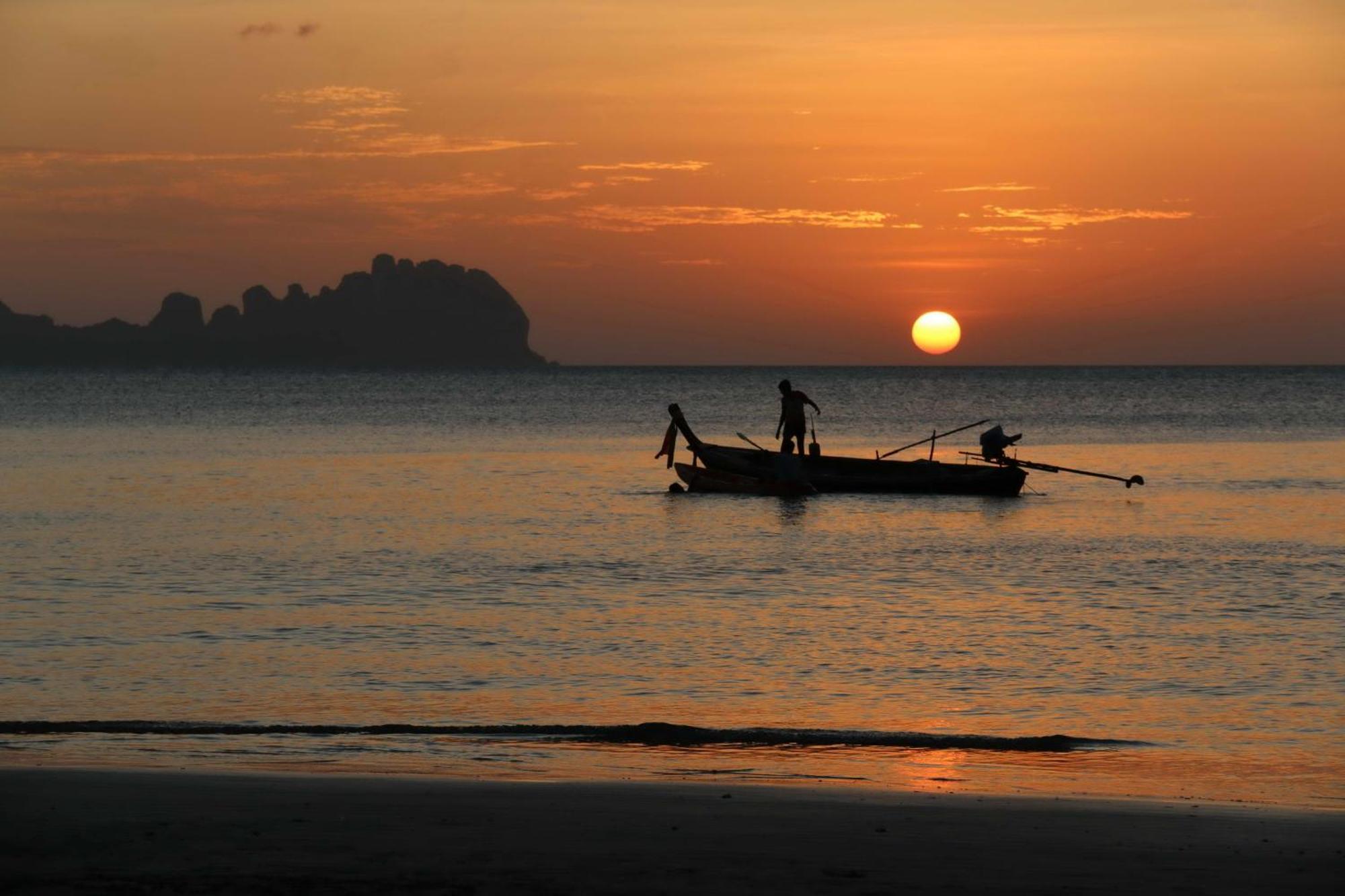 Sukorn Andaman Beach Resort Ko Sukon Екстер'єр фото